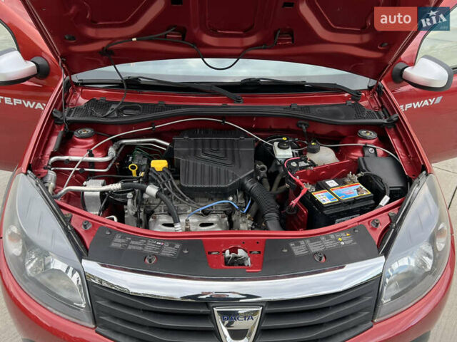 Красный Дачия Sandero StepWay, объемом двигателя 1.6 л и пробегом 139 тыс. км за 7350 $, фото 140 на Automoto.ua