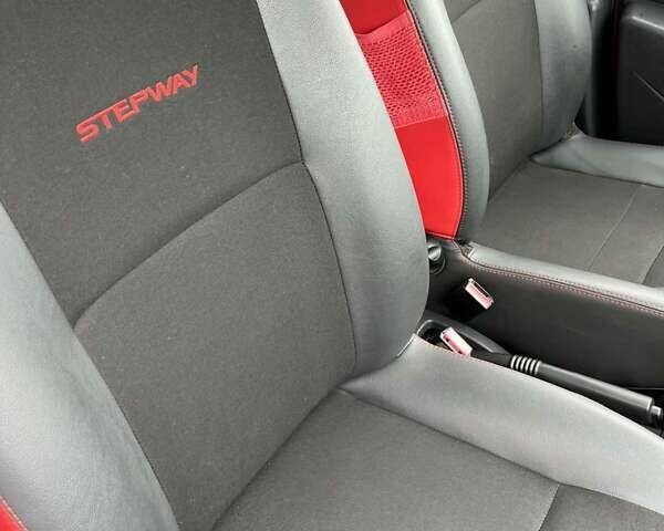 Красный Дачия Sandero StepWay, объемом двигателя 1.6 л и пробегом 117 тыс. км за 6900 $, фото 18 на Automoto.ua