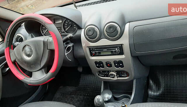 Красный Дачия Sandero StepWay, объемом двигателя 1.6 л и пробегом 183 тыс. км за 6850 $, фото 31 на Automoto.ua