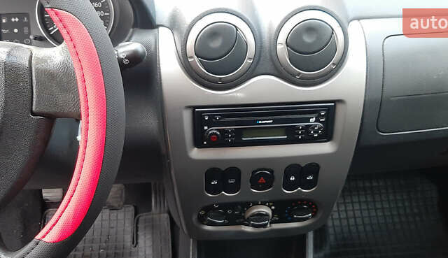 Красный Дачия Sandero StepWay, объемом двигателя 1.6 л и пробегом 183 тыс. км за 6850 $, фото 48 на Automoto.ua