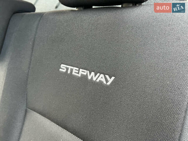 Красный Дачия Sandero StepWay, объемом двигателя 1.6 л и пробегом 139 тыс. км за 7350 $, фото 82 на Automoto.ua