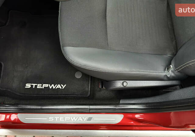 Красный Дачия Sandero StepWay, объемом двигателя 1.6 л и пробегом 115 тыс. км за 7599 $, фото 44 на Automoto.ua