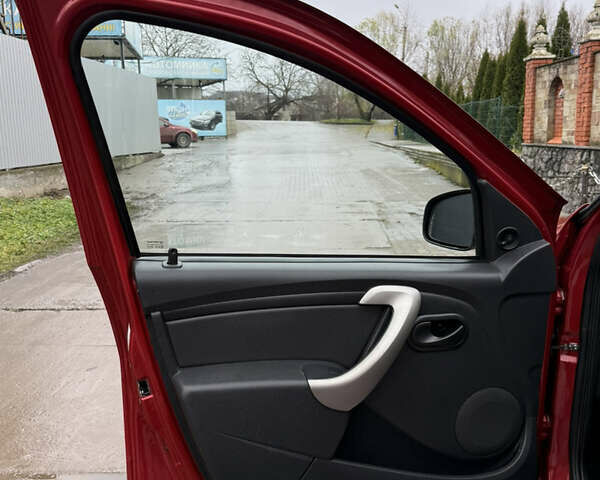 Красный Дачия Sandero StepWay, объемом двигателя 1.6 л и пробегом 163 тыс. км за 6950 $, фото 74 на Automoto.ua
