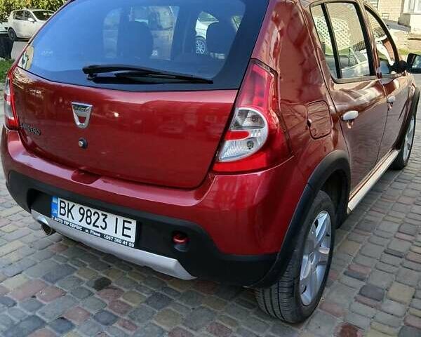 Красный Дачия Sandero StepWay, объемом двигателя 1.6 л и пробегом 135 тыс. км за 7200 $, фото 2 на Automoto.ua