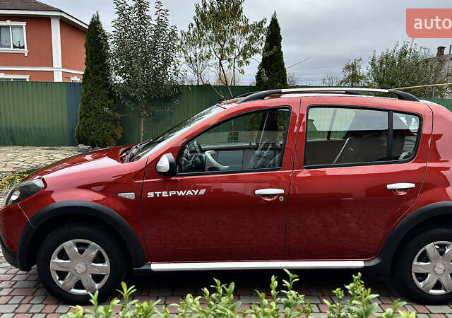 Красный Дачия Sandero StepWay, объемом двигателя 1.6 л и пробегом 115 тыс. км за 7599 $, фото 2 на Automoto.ua