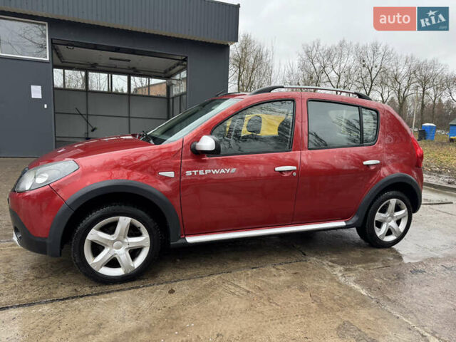Красный Дачия Sandero StepWay, объемом двигателя 1.6 л и пробегом 185 тыс. км за 7350 $, фото 2 на Automoto.ua