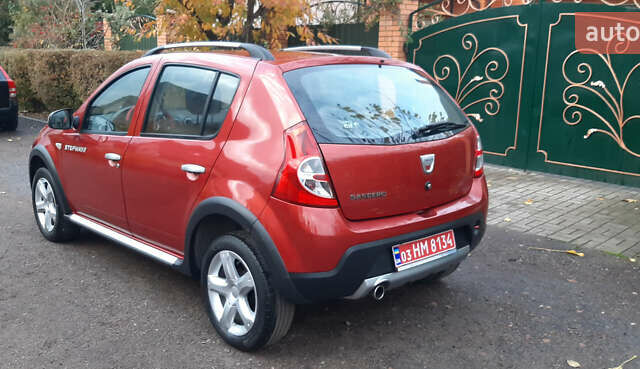Красный Дачия Sandero StepWay, объемом двигателя 1.6 л и пробегом 183 тыс. км за 6850 $, фото 1 на Automoto.ua