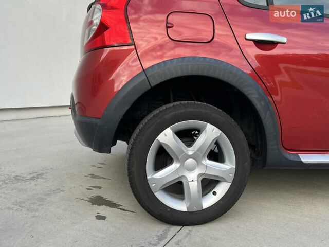 Красный Дачия Sandero StepWay, объемом двигателя 1.6 л и пробегом 139 тыс. км за 7350 $, фото 47 на Automoto.ua