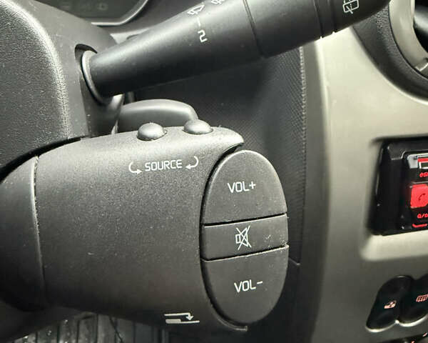 Красный Дачия Sandero StepWay, объемом двигателя 1.6 л и пробегом 163 тыс. км за 6950 $, фото 32 на Automoto.ua