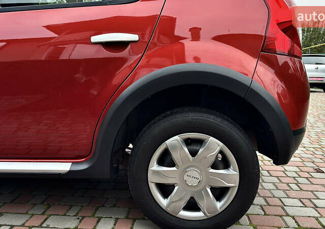 Красный Дачия Sandero StepWay, объемом двигателя 1.6 л и пробегом 115 тыс. км за 7599 $, фото 81 на Automoto.ua