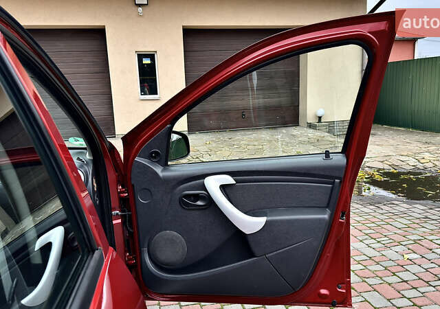 Красный Дачия Sandero StepWay, объемом двигателя 1.6 л и пробегом 115 тыс. км за 7599 $, фото 73 на Automoto.ua