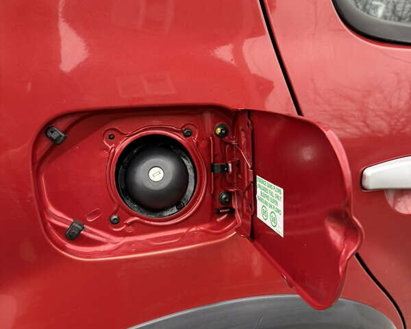 Красный Дачия Sandero StepWay, объемом двигателя 1.6 л и пробегом 163 тыс. км за 6950 $, фото 69 на Automoto.ua