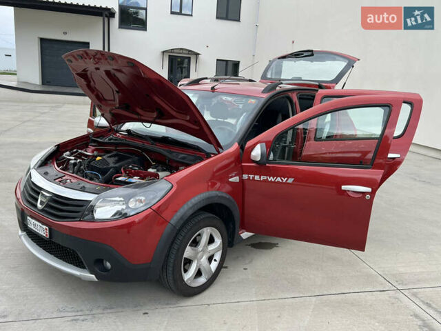 Красный Дачия Sandero StepWay, объемом двигателя 1.6 л и пробегом 139 тыс. км за 7350 $, фото 139 на Automoto.ua