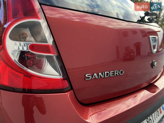 Красный Дачия Sandero StepWay, объемом двигателя 1.6 л и пробегом 139 тыс. км за 7350 $, фото 51 на Automoto.ua