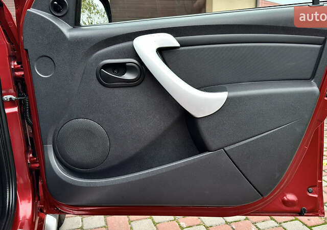 Красный Дачия Sandero StepWay, объемом двигателя 1.6 л и пробегом 115 тыс. км за 7599 $, фото 74 на Automoto.ua