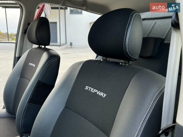 Красный Дачия Sandero StepWay, объемом двигателя 1.6 л и пробегом 139 тыс. км за 7350 $, фото 64 на Automoto.ua