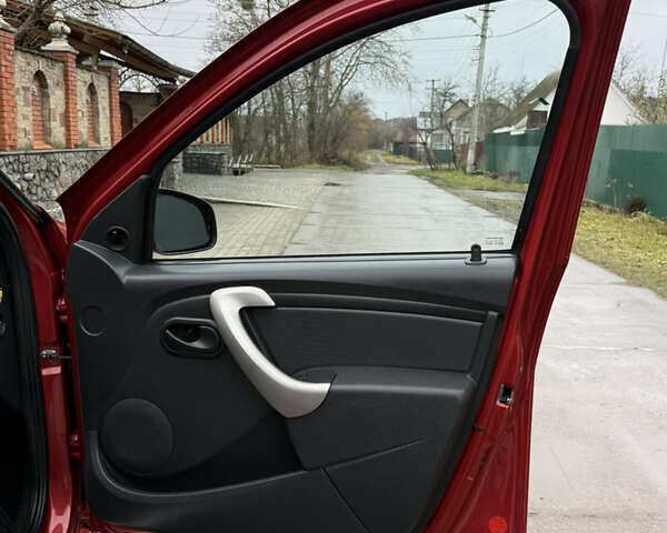 Красный Дачия Sandero StepWay, объемом двигателя 1.6 л и пробегом 163 тыс. км за 6950 $, фото 81 на Automoto.ua