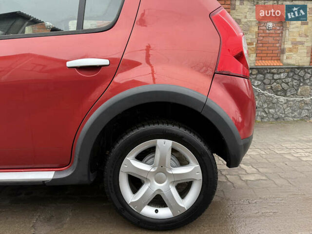 Красный Дачия Sandero StepWay, объемом двигателя 1.6 л и пробегом 163 тыс. км за 6950 $, фото 96 на Automoto.ua
