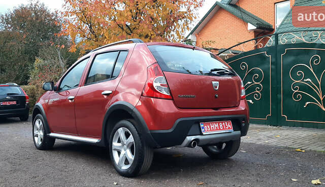 Красный Дачия Sandero StepWay, объемом двигателя 1.6 л и пробегом 183 тыс. км за 6850 $, фото 2 на Automoto.ua