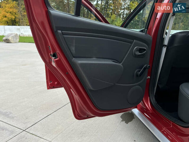 Красный Дачия Sandero StepWay, объемом двигателя 1.6 л и пробегом 139 тыс. км за 7350 $, фото 83 на Automoto.ua
