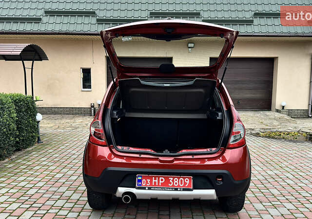 Красный Дачия Sandero StepWay, объемом двигателя 1.6 л и пробегом 115 тыс. км за 7599 $, фото 16 на Automoto.ua