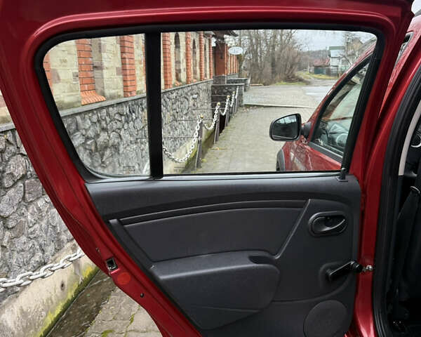Красный Дачия Sandero StepWay, объемом двигателя 1.6 л и пробегом 163 тыс. км за 6950 $, фото 77 на Automoto.ua