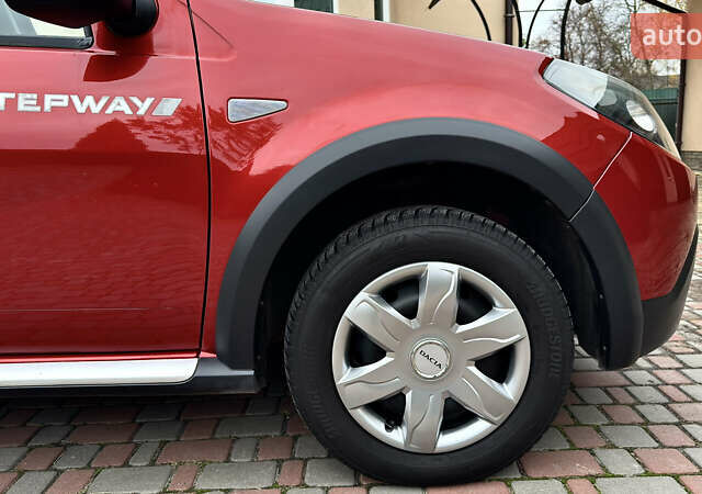 Красный Дачия Sandero StepWay, объемом двигателя 1.6 л и пробегом 115 тыс. км за 7599 $, фото 79 на Automoto.ua