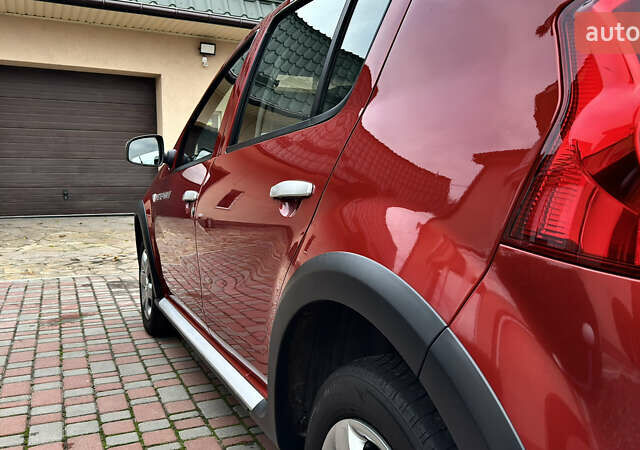Красный Дачия Sandero StepWay, объемом двигателя 1.6 л и пробегом 115 тыс. км за 7599 $, фото 4 на Automoto.ua