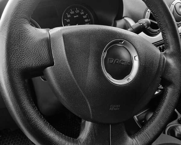 Красный Дачия Sandero StepWay, объемом двигателя 1.6 л и пробегом 135 тыс. км за 7200 $, фото 6 на Automoto.ua