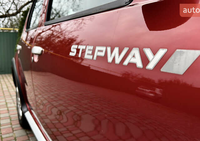 Красный Дачия Sandero StepWay, объемом двигателя 1.6 л и пробегом 115 тыс. км за 7599 $, фото 13 на Automoto.ua
