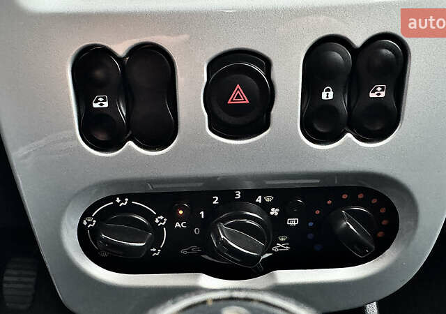 Красный Дачия Sandero StepWay, объемом двигателя 1.6 л и пробегом 115 тыс. км за 7599 $, фото 52 на Automoto.ua