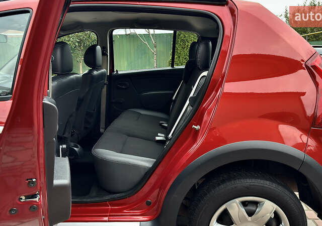 Красный Дачия Sandero StepWay, объемом двигателя 1.6 л и пробегом 115 тыс. км за 7599 $, фото 37 на Automoto.ua