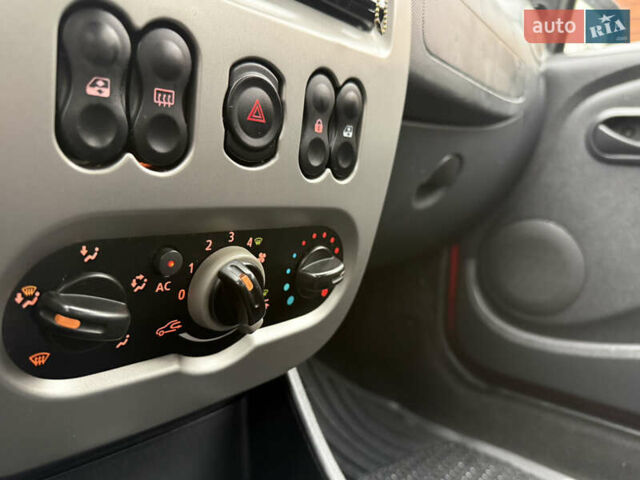 Красный Дачия Sandero StepWay, объемом двигателя 1.6 л и пробегом 163 тыс. км за 6950 $, фото 37 на Automoto.ua