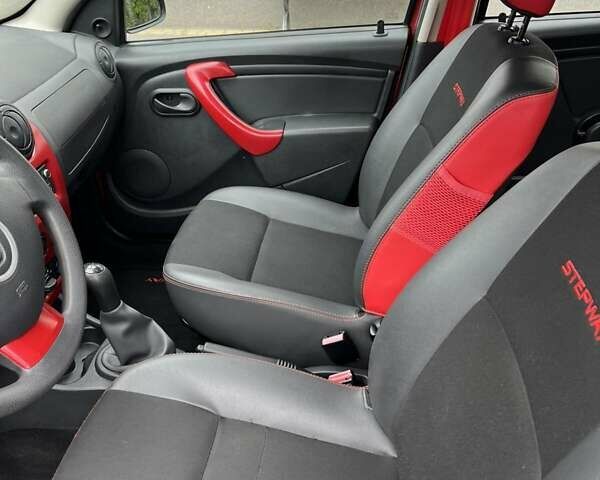 Красный Дачия Sandero StepWay, объемом двигателя 1.6 л и пробегом 117 тыс. км за 6900 $, фото 32 на Automoto.ua