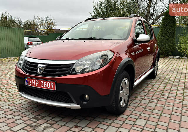 Красный Дачия Sandero StepWay, объемом двигателя 1.6 л и пробегом 115 тыс. км за 7599 $, фото 1 на Automoto.ua