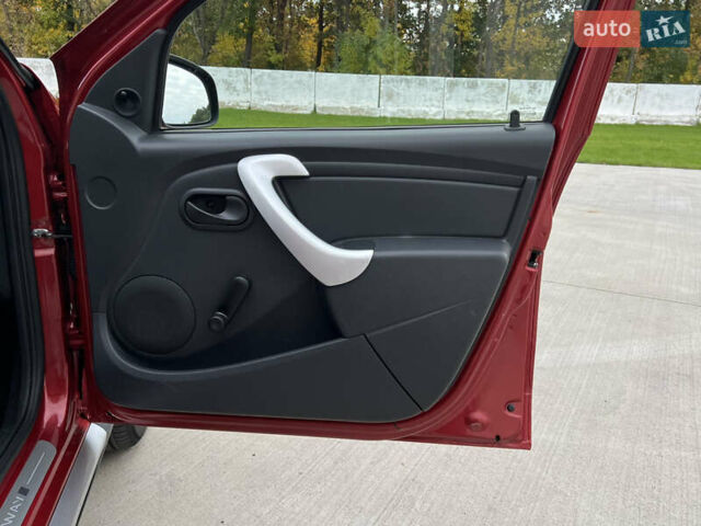 Красный Дачия Sandero StepWay, объемом двигателя 1.6 л и пробегом 139 тыс. км за 7350 $, фото 89 на Automoto.ua
