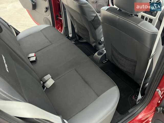 Красный Дачия Sandero StepWay, объемом двигателя 1.6 л и пробегом 139 тыс. км за 7350 $, фото 92 на Automoto.ua