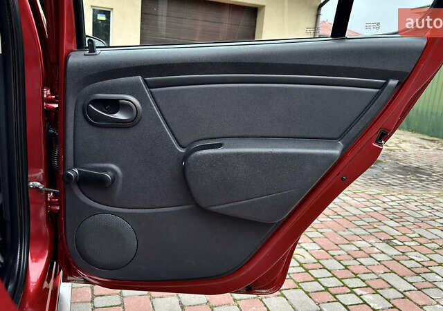 Красный Дачия Sandero StepWay, объемом двигателя 1.6 л и пробегом 115 тыс. км за 7599 $, фото 71 на Automoto.ua