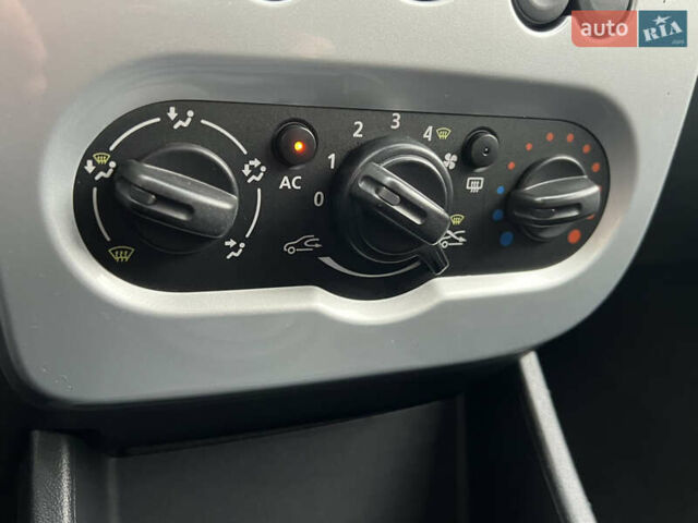 Красный Дачия Sandero StepWay, объемом двигателя 1.6 л и пробегом 139 тыс. км за 7350 $, фото 152 на Automoto.ua