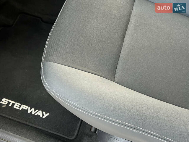 Красный Дачия Sandero StepWay, объемом двигателя 1.6 л и пробегом 139 тыс. км за 7350 $, фото 66 на Automoto.ua