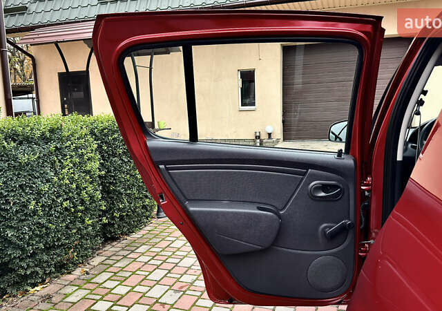 Красный Дачия Sandero StepWay, объемом двигателя 1.6 л и пробегом 115 тыс. км за 7599 $, фото 67 на Automoto.ua