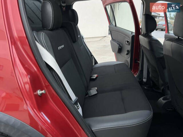 Красный Дачия Sandero StepWay, объемом двигателя 1.6 л и пробегом 139 тыс. км за 7350 $, фото 90 на Automoto.ua