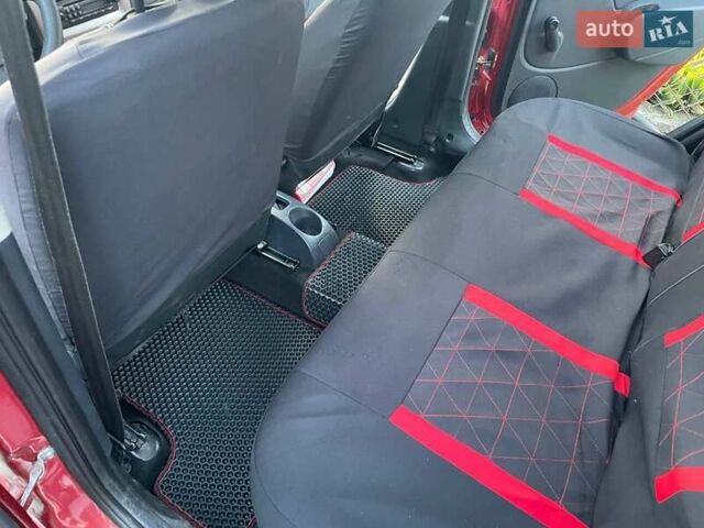 Красный Дачия Sandero StepWay, объемом двигателя 1.6 л и пробегом 135 тыс. км за 7200 $, фото 12 на Automoto.ua