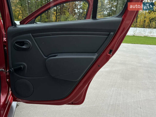 Красный Дачия Sandero StepWay, объемом двигателя 1.6 л и пробегом 139 тыс. км за 7350 $, фото 96 на Automoto.ua