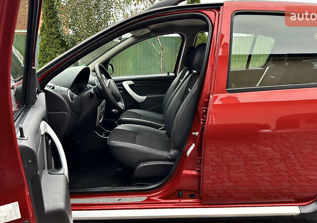 Красный Дачия Sandero StepWay, объемом двигателя 1.6 л и пробегом 115 тыс. км за 7599 $, фото 35 на Automoto.ua
