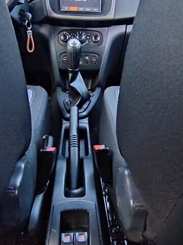 Красный Дачия Sandero StepWay, объемом двигателя 1.5 л и пробегом 216 тыс. км за 7350 $, фото 36 на Automoto.ua