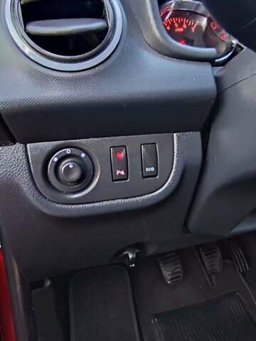 Красный Дачия Sandero StepWay, объемом двигателя 1.5 л и пробегом 216 тыс. км за 7350 $, фото 34 на Automoto.ua