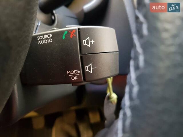 Красный Дачия Sandero StepWay, объемом двигателя 0 л и пробегом 174 тыс. км за 7555 $, фото 15 на Automoto.ua