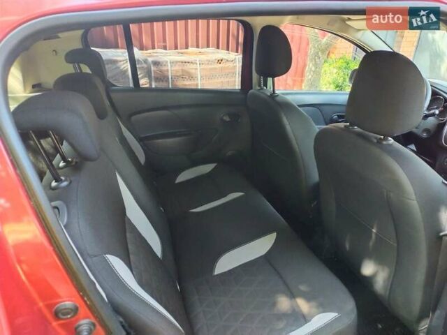 Красный Дачия Sandero StepWay, объемом двигателя 1.5 л и пробегом 90 тыс. км за 8499 $, фото 7 на Automoto.ua