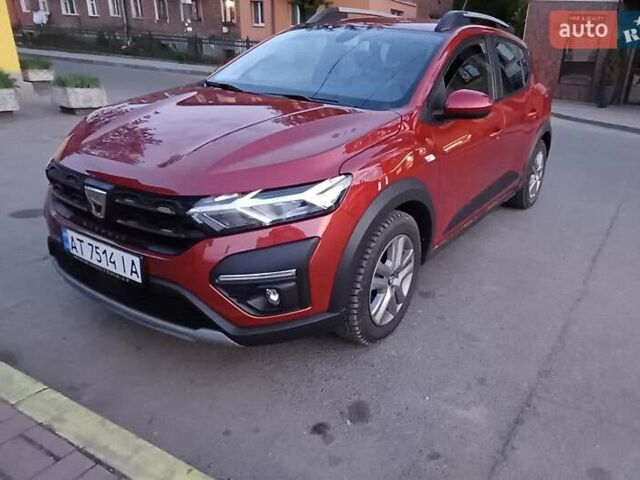 Красный Дачия Sandero StepWay, объемом двигателя 1 л и пробегом 26 тыс. км за 13150 $, фото 1 на Automoto.ua